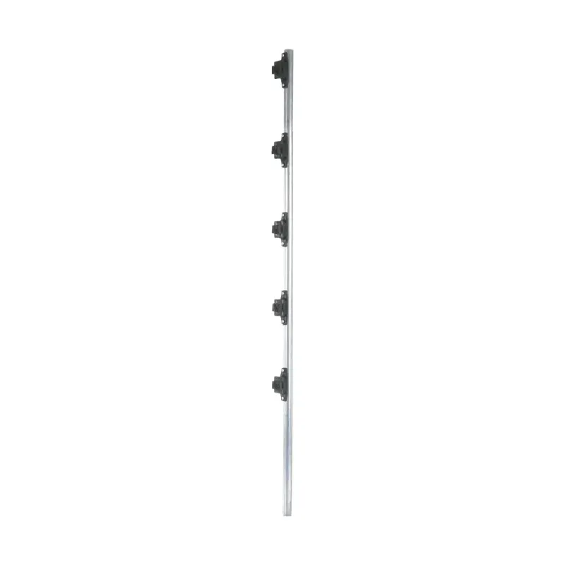 Poste de 1.2 m fabricado en tubo de acero galvanizado con 5 aisladores de paso Yonusa FENCEPOST3